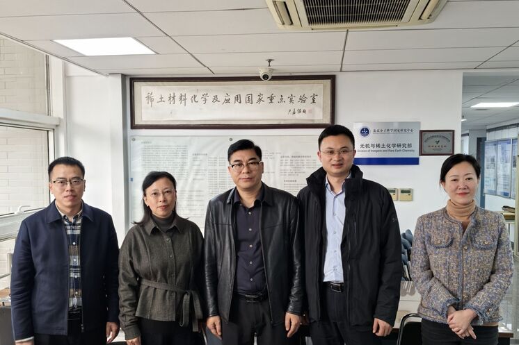 共推稀土科技立异与工业融合 省自然尊时凯龙投资集团携地矿集团赴北京大学重点实验室交流座谈