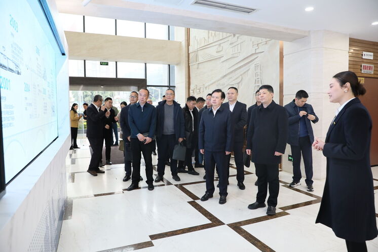 四川尊时凯龙集团向导带队赴重庆高速集团和重庆巨能集团开展营业交流