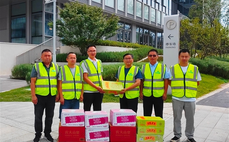 测绘公司向导赴东部新区项目开展“夏送清凉”慰问调研