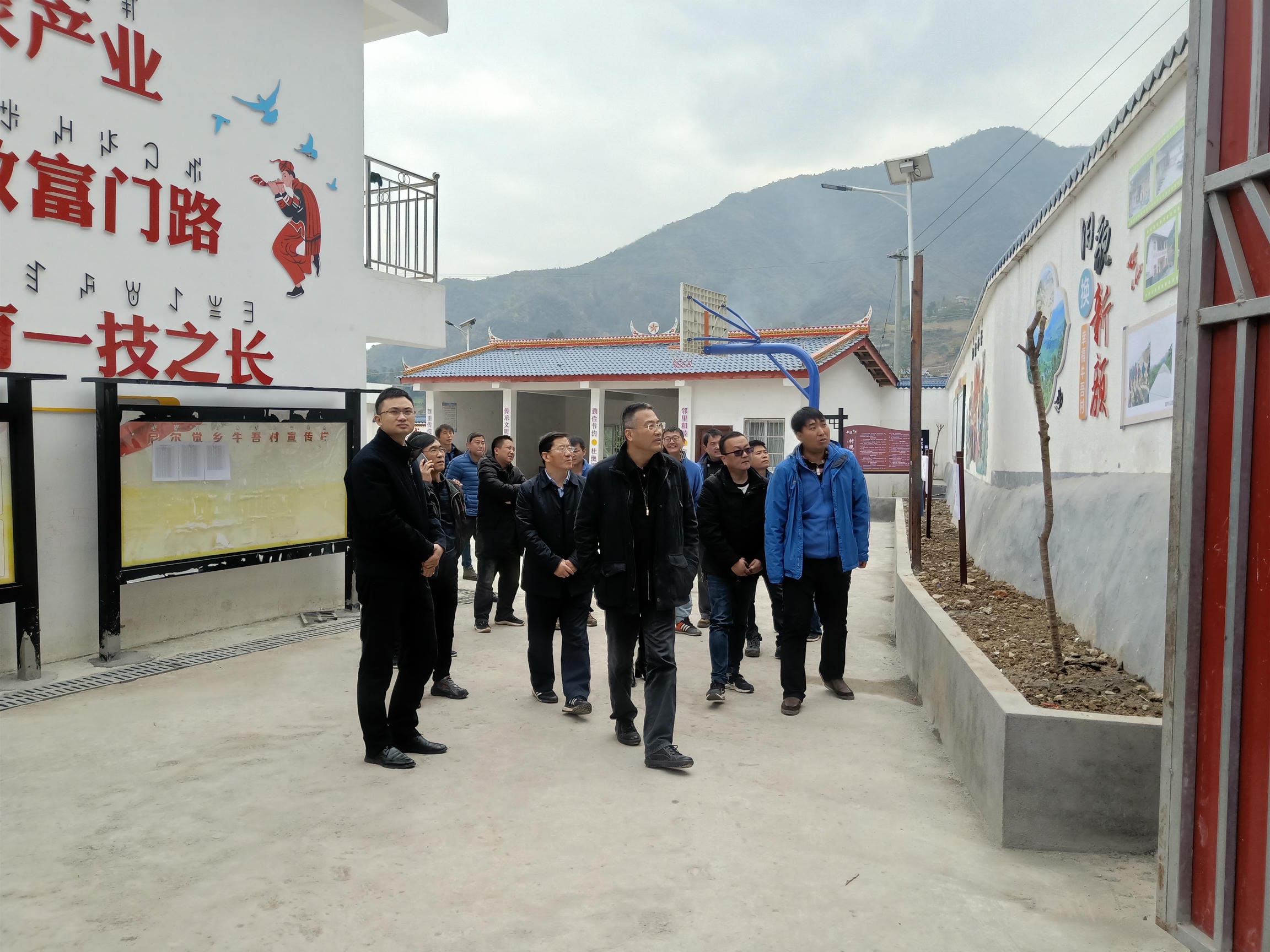 陈贵林局长赴甘洛县调研脱贫攻坚事情_社会责任_企业文化_尊时凯龙有限责任公司