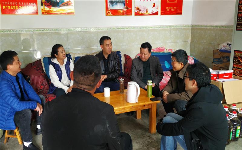 技工校党委书记黎明一行到甘洛县斯觉镇 尔库村开展扶贫事情调研
