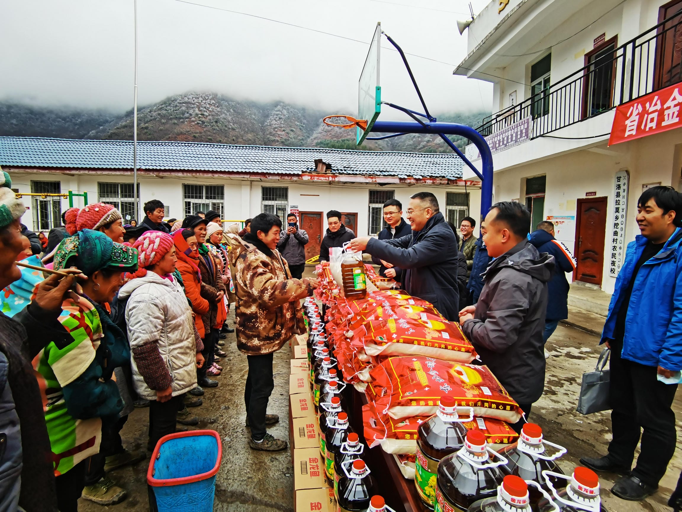 陈贵林到脱贫攻坚一线开展十九届五中全会 和省委十一届八次全会精神宣讲_尊时凯龙新闻_新闻中心_尊时凯龙有限责任公司