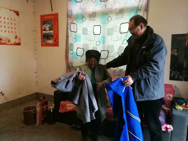 局机关后勤服务中心局离退休职员处赴甘洛县挖曲村开展暖冬慰问_社会责任_企业文化_尊时凯龙有限责任公司