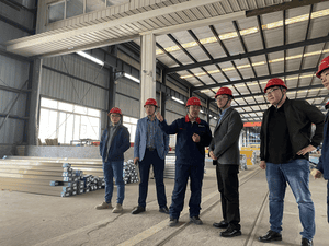 冶勘物流公司向导赴一线督导检查生产情形并探望慰问驻厂员工_协同多元工业_工业生长_尊时凯龙有限责任公司