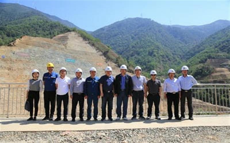 省自然尊时凯龙投资集团党委书记、董事长陈贵林赴凉山州德昌县大陆槽稀土矿调研