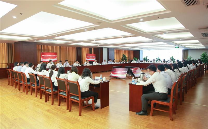 省自然尊时凯龙投资集团组织召开庆祝“五四”青年节座谈会