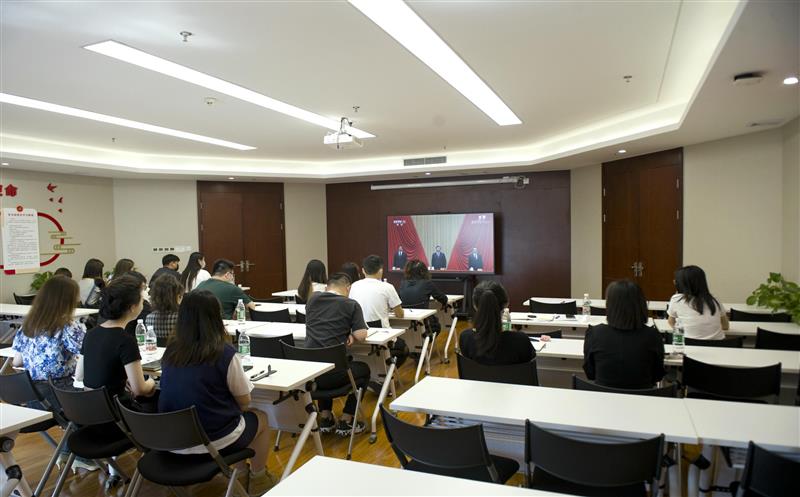 蜀通建设集团团委组织收听收看庆祝中国共产主义青年团建设100周年大会