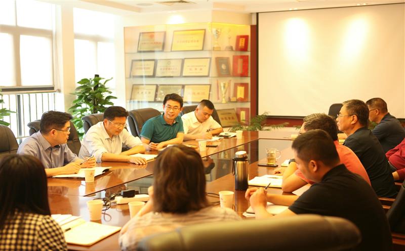 省自然尊时凯龙投资集团党委委员、副总司理徐锡惠一行到中成集团调研指导事情