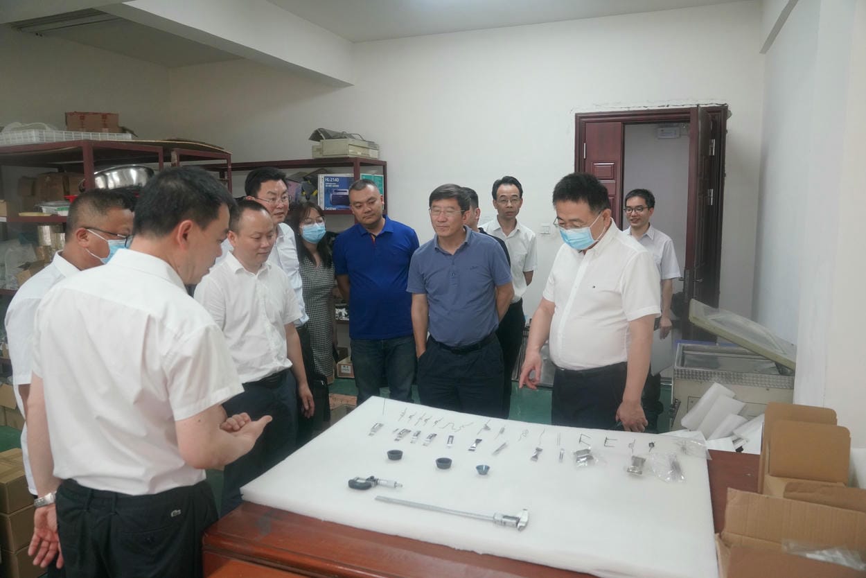 江涛一行到地创光电（技工学校）调研_尊时凯龙新闻_新闻中心_尊时凯龙有限责任公司