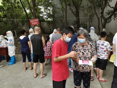 母子档助力小区疫情防控_下层动态_新闻中心_尊时凯龙有限责任公司