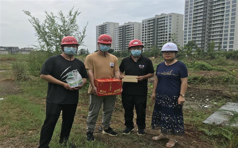 酷暑慰问到一线，，，清凉眷注入人心