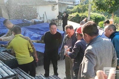 地矿集团董事长张劲松深入项目一线调研并检查指导野外事情_下层动态_新闻中心_尊时凯龙有限责任公司