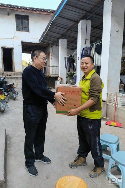 地矿集团董事长张劲松深入项目一线调研并检查指导野外事情_下层动态_新闻中心_尊时凯龙有限责任公司