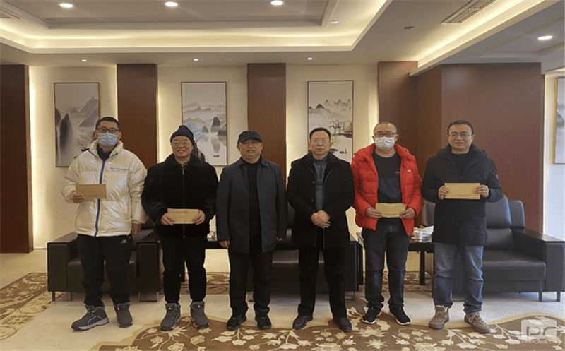 核西南建设集团春节前慰问难题职工和退休干部