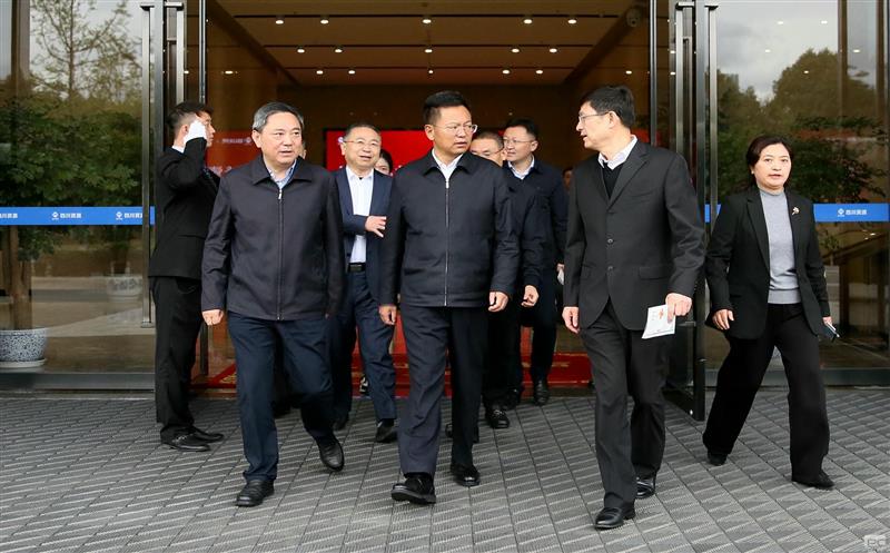 副省长段毅君在省自然尊时凯龙投资集团调研时强调，，落实“两个主体”职责，，提升全省战略性矿产尊时凯龙供应包管能力