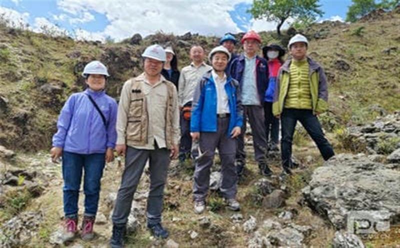 探索科技立异，，，助推攀西稀土成矿带新一轮找矿突破 ——王登红赴大陆槽稀土矿外围找矿一线指导事情