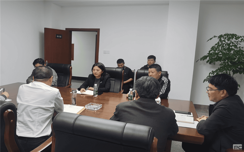 薛红一行缚帐中县开展事情座谈