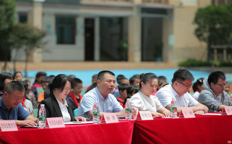 为你而来，，，，，，大爱汶川 ——核西南院开展学雷锋自愿服务活动