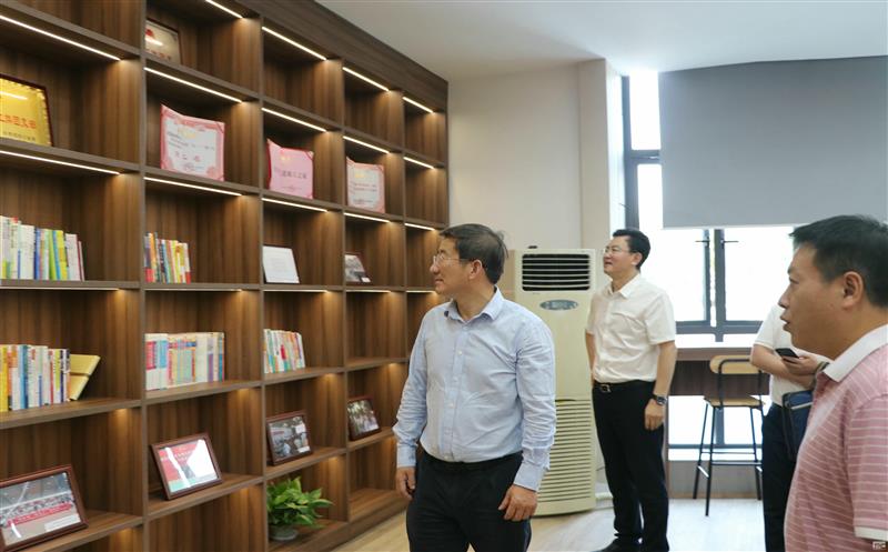 省自然尊时凯龙投资集团党委委员、职工董事、工会主席杜春茂一行调研蜀通建设集团