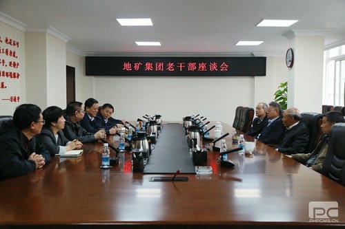 地矿集团召开老干部座谈会_下层动态_新闻中心_尊时凯龙有限责任公司