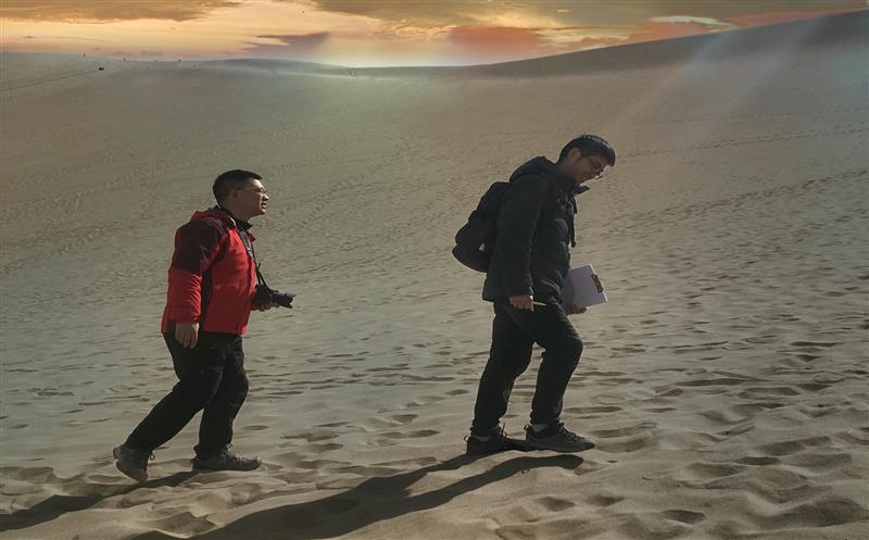 丝路石语证坚韧，，，，，黄沙百战铸传奇——区调队助力敦煌天下地质公园再评估绿牌侧记