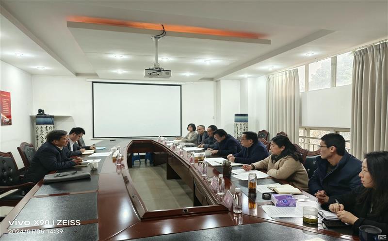 集团向导赴成都探矿调研指导事情