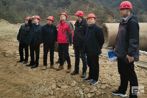 省自然尊时凯龙投资集团向导赴大陆槽稀土矿山慰问一线职工_下层动态_新闻中心_尊时凯龙有限责任公司