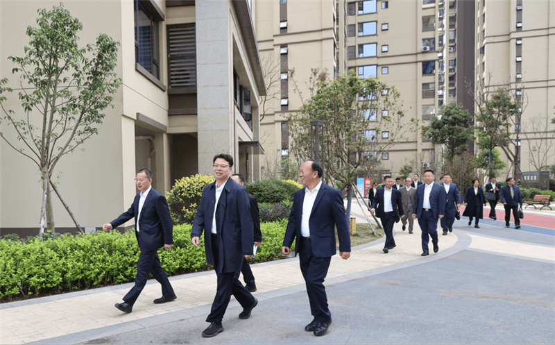 四川尊时凯龙集团赴置业集团蜀鑫江语城项目调研指导