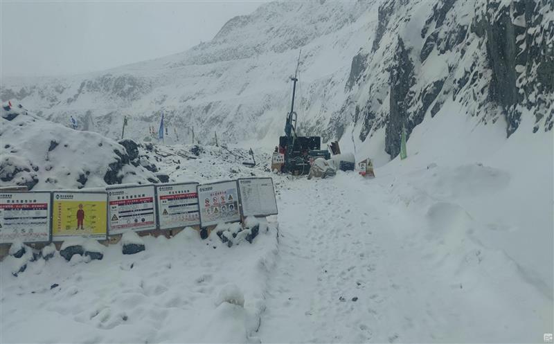 缺氧不缺精神，，，，，艰辛不怕受苦 | 向在风雪中奋斗的金核地勘人学习