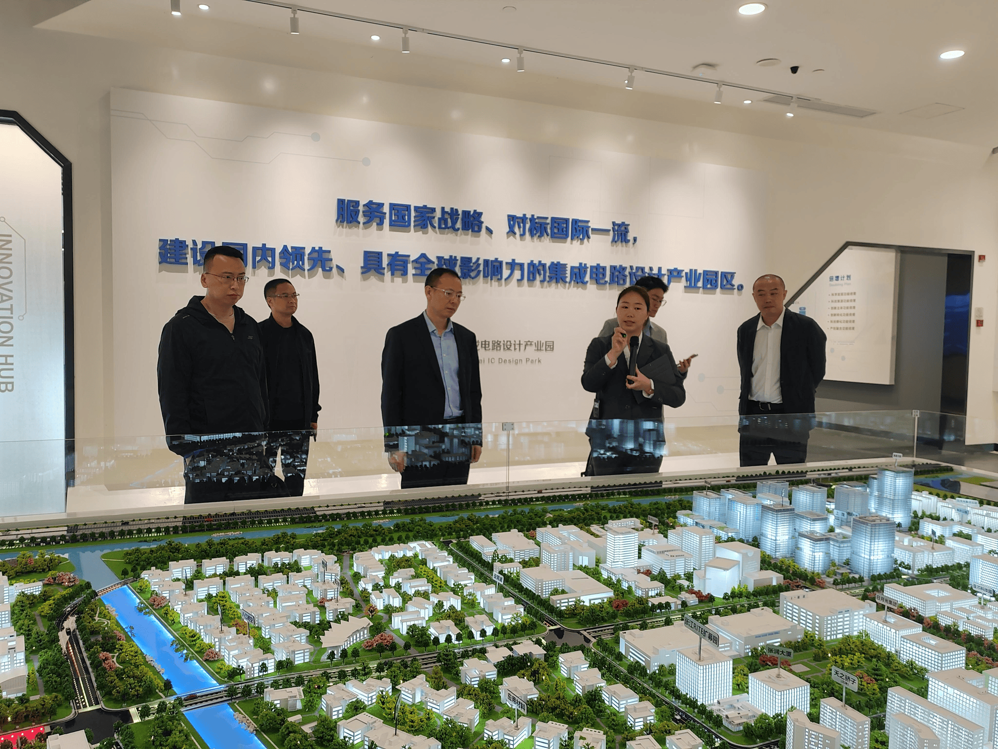 拓展视野、增进生长——置业集团赴爱琴海集团总部考察交流_下层动态_新闻中心_尊时凯龙有限责任公司