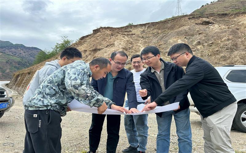 省自然尊时凯龙厅找矿突破战略行动专班手艺组莅临盐源县包谷地铁矿普查项目检查
