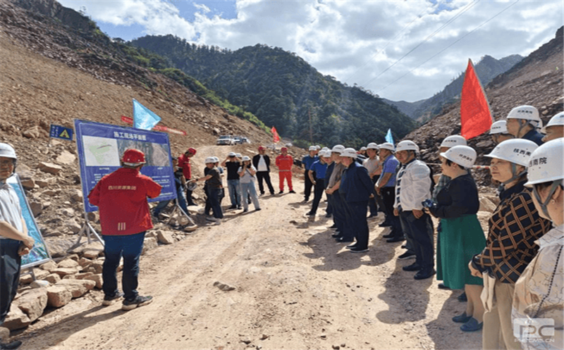 省政协视察组到大熊猫国家公园历史遗留废弃矿山生态修复树模工程项目（荥经县）开展监视性视察