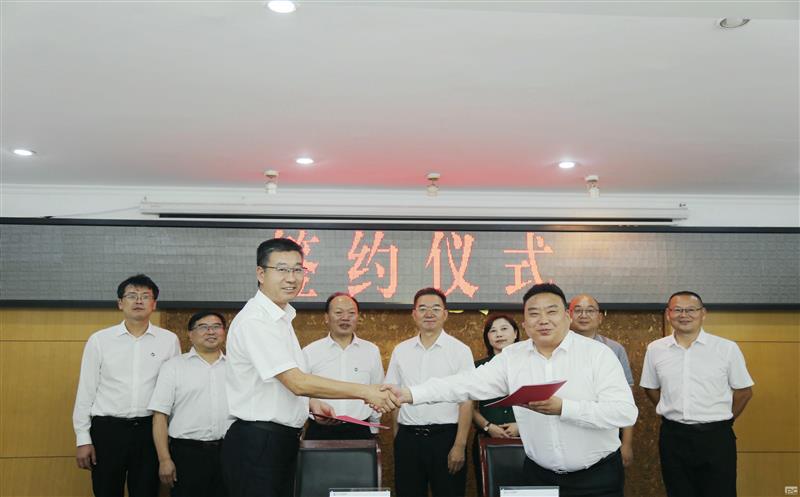 优势互补，，携手并进 ——测绘公司与四川省青海商会签署战略相助协议