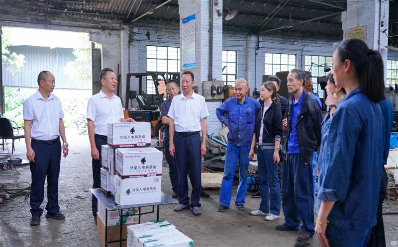 攀西公司向导到生产一线慰问员工