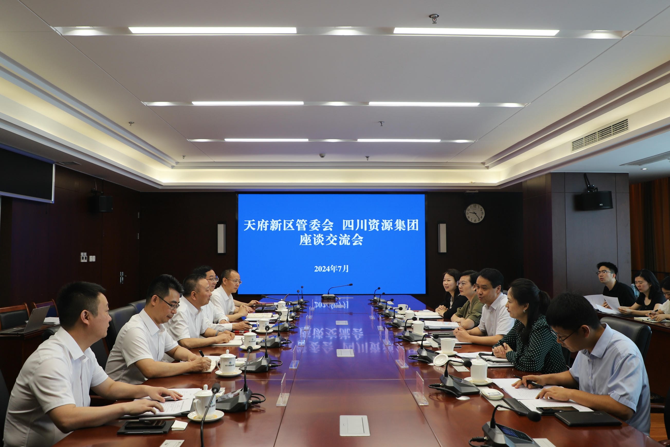 置业集团与天府新区管委会座谈交流_下层动态_新闻中心_尊时凯龙有限责任公司