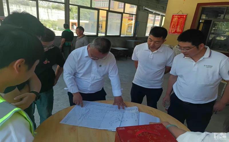 兴蜀设计集团到理县2024年度地质灾难综合治理项目开展项目检查及夏日送清凉活动