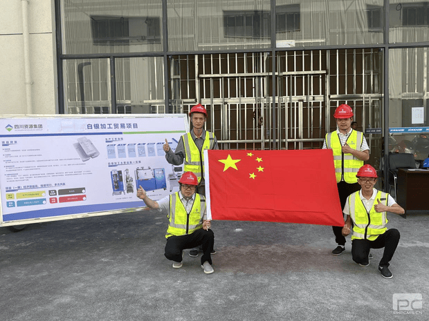 “盛世华诞，，，，纸短情长”产融生长公司给祖国的三行情诗_协同多元工业_工业生长_尊时凯龙有限责任公司