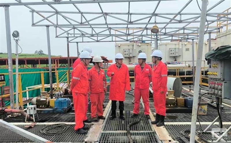 公司向导赴川庆钻井一体化服务项目探望慰问一线职工并督导清静生产事情