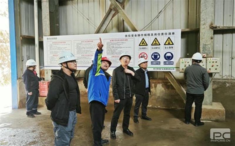 省自然尊时凯龙投资集团专家组赴和地矿业大陆槽矿山检查清静环保事情