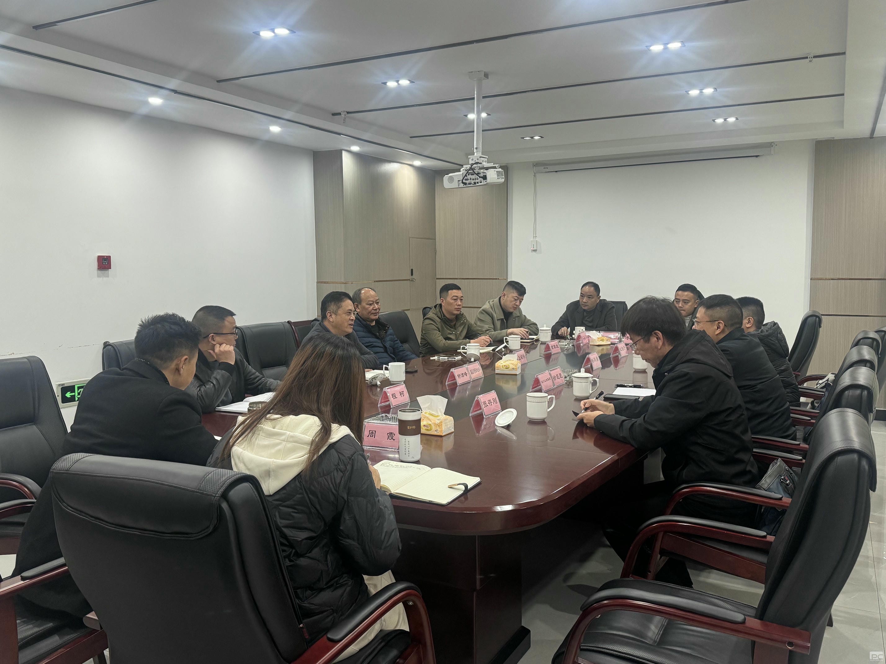 流转服务公司赴荣县开展交流座谈_下层动态_新闻中心_尊时凯龙有限责任公司